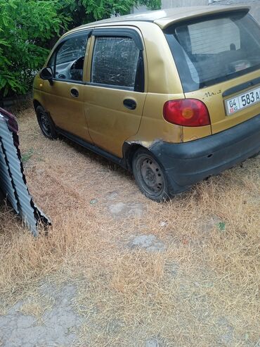 авто в рассрочку без первоначального взноса: Золотистый хэтчбек Daewoo Matiz с пятидверным кузовом, компактный и