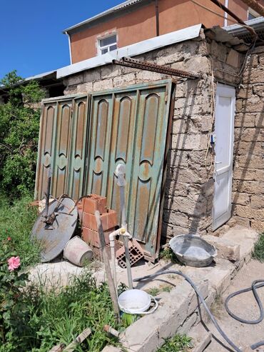 ucuz çılçıraqlar: Darvazalar, Həyət üçün