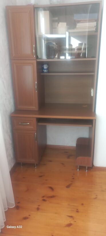 Sifarişlə mətbəx masaları: Komp masasi 2/1 Ela veziyyetde. Qiymet 110 azn Unvan Gunesli
