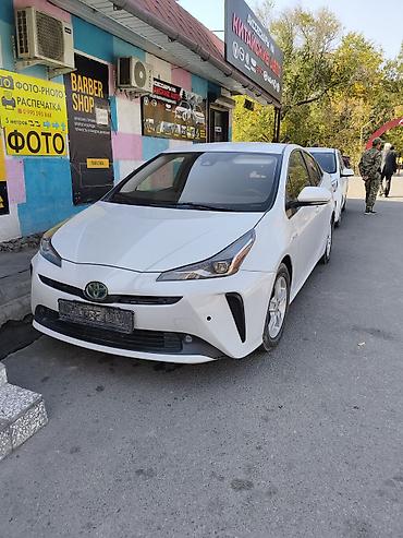 Toyota Prius: 2021 г., 1.8 л, Автомат, Гибрид, Хэтчбэк at lalafo.kg Toyota Prius: 2021 г., 1.8 л, Автомат, Гибрид, Хэтчбэк