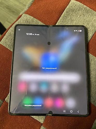 Samsung: Samsung Galaxy Fold 4 — 7