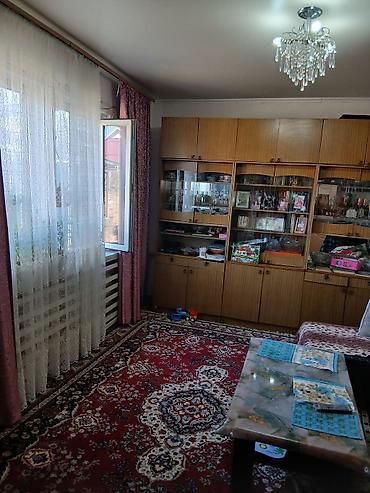 Продажа полдома: Продам пол дома,в доме на два хозяина. Отдельный двор. Площадь 92кв.м — 7