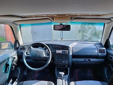 golf cart: Volkswagen Golf III, ağ rəng, 5 qapılı hatchback. Texniki — 5