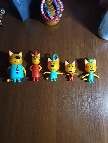 магазин детских игрушек: Продаются персонажи из мультфильма " три кота " вся семья в сборе!