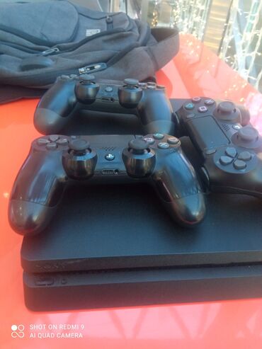 Digər oyun və konsollar: PlayStation 4 konsolu 3 ədəd DualShock 4 nəzarətçi ilə birlikdə