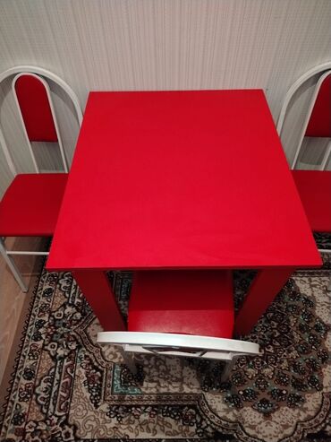 Masa və oturacaq dəstləri: Salam. Az işlenmiş heç bir problemi yoxdu 4 dest aq qırmızı malocnu — 5