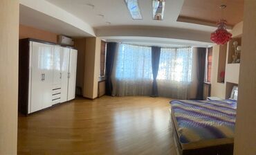 Həyət evləri və villaların satışı: Şəhər mənzərəsinə açılan balkonları olan möhtəşəm fasadlı 4 mərtəbəli — 25