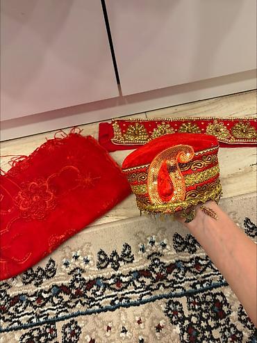 almaz das: Qırmızı rəngli, uzun və zərif milli üslublu qadın libası. Model — 5