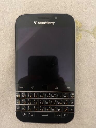 ekrani: Blackberry Classic, 16 GB, rəng - Qara, Düyməli, Sensor