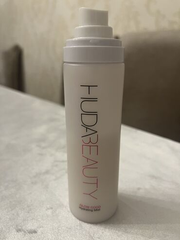 heykel: Huda Beauty glow mist Makyaj sonrası parlag ve nemli görüntü üçün