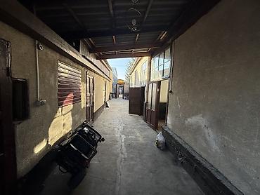 Кыймылсыз мүлк: Продается 3х этажный жилой дом со всеми условиями Имеется гараж, очок — 5