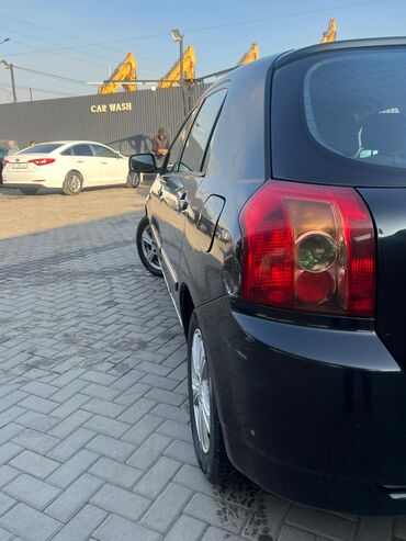 Toyota: Toyota Corolla: 2005 г., 1.6 л, Механика, Бензин, Хэтчбэк — 4