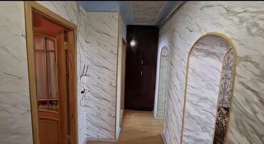 Otaqların satışı: Satılır: Mənzilin giriş hissəsi və dəhlizi - Geniş, işıqlı dəhliz — 2