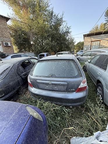 не пригодился: Honda Civic: 2001 г., Седан — 6