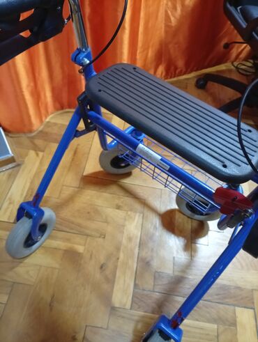 Hodalice, štake, štapovi za hodanje, kolica za hodanje: Hodalica/rolator sa četiri točka i sedištem SKLAPAJUĆA - Stabilan — 3