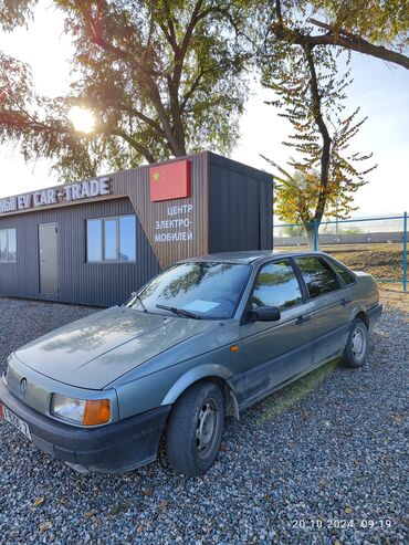 Volkswagen: Volkswagen Passat: 1988 г., 1.8 л, Механика, Бензин