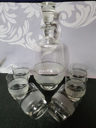 Kuhinjski setovi: Servis nov paracinsko staklo 70te za vino. Servis sve na njemu odsjaj na lalafo.rs — 8 Kuhinjski setovi: Servis nov paracinsko staklo 70te za vino. Servis sve na njemu odsjaj — 8