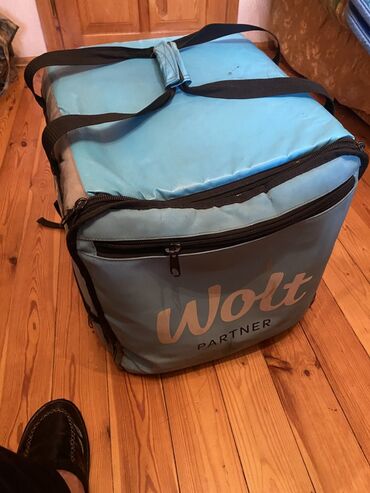 Kuryer çantaları: - Wolt çatdırılma çantası - Sabrina kask yaxşı vəziyyətdə - 1ədəd led — 3