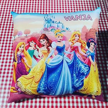 Jastuci: Dimenzije jastuka 45x32 su 1999 din i 32x32 su 1999 din. Dizajn na lalafo.rs — 60 Jastuci: Dimenzije jastuka 45x32 su 1999 din i 32x32 su 1999 din. Dizajn — 60