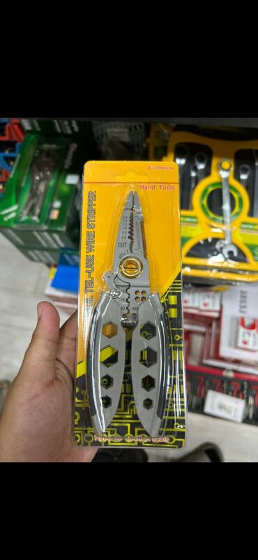 Bu, naqilləri soymaq və kəsmək üçün istifadə olunan çoxfunksiyalı əl