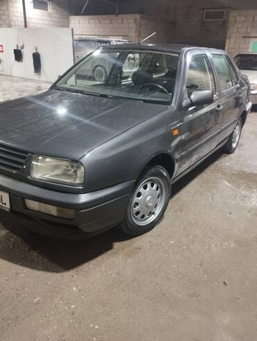 volkswagen tiguan: Volkswagen Vento: 1994 г., 1.6 л, Механика, Бензин, Седан