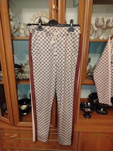 İdman dəstləri: Əla vəziyyətdə sport dəst.Heç bir defekti yoxdur.Qiyməti 25 manat — 9