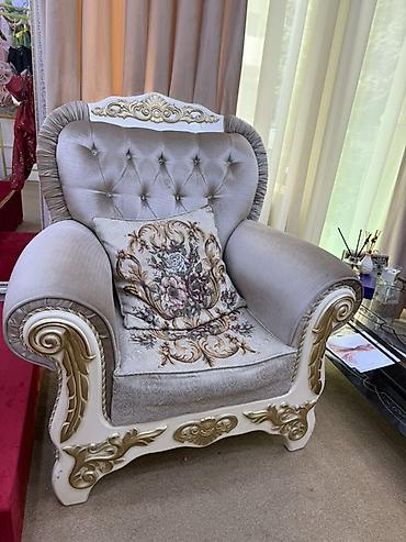 salon divan: Yeni deyil işlenib Klassik üslubda 3 hissəli mebel dəsti - Tərkibi — 3