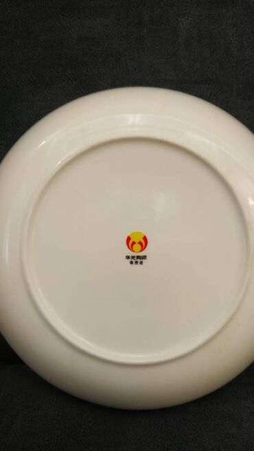 Наборы посуды: Продаются сервисы, первый комплект на 12 персон, производство фирмы — 6