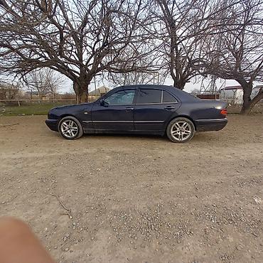 Mercedes-Benz: Mercedes-Benz E-Class: 3.2 l | 2000 il Sedan — 2