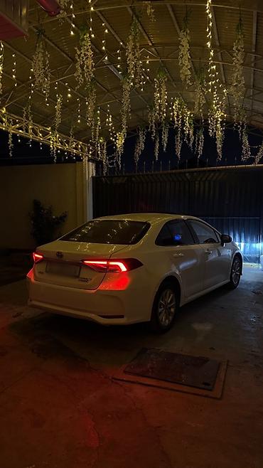 электра машына: Toyota Corolla: 2019 г., 1.8 л, Гибрид, Седан — 4