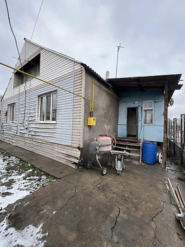 Продажа коттеджей и домов: Продается дом 4 комнат, 3 соток Есть свет, вода Отопление и — 1