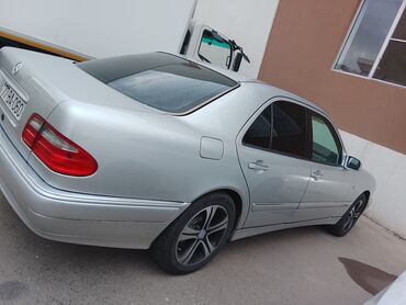 Mercedes-Benz: Mercedes-Benz E-Class: 2.8 l | 1997 il Sedan — 10