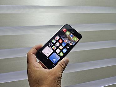Apple iPhone: IPhone SE, Б/у, 64 ГБ, Белый, Защитное стекло, 76 % — 12