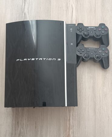 PS3 (Sony PlayStation 3): Продаю playstation 3 FAT не прошитая с базовым комплектом цена 9000