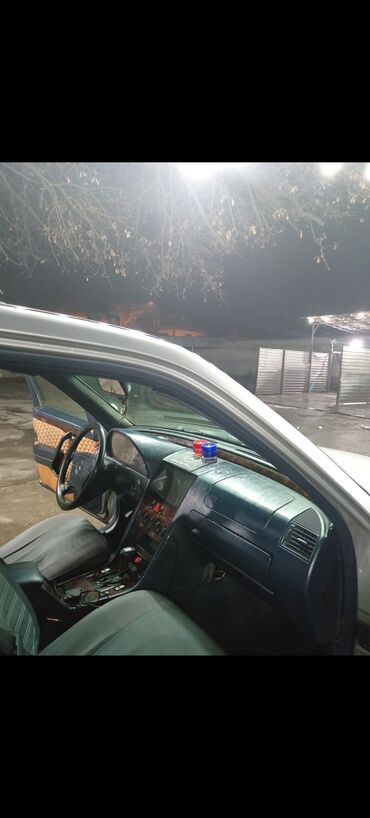 Mercedes-Benz: Mercedes-Benz C-Class (W202), gümüş rəng. - Kuzov: sedan, 4 qapı - — 4