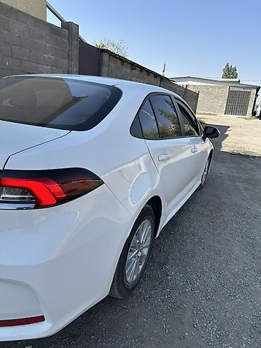 byd e2 2021: Toyota Corolla: 2021 г., 1.8 л, Вариатор, Гибрид, Седан — 4