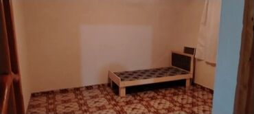 Uzunmüddətli kirayə evlər: Kirayə üçün ev - Plan: İki mərtəbəyə çıxan taxta pilləkənli geniş ev — 8