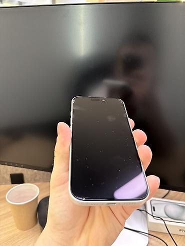 goggle pixel: IPhone 17, 6.3", белый. Сверху защитка - Корпус: алюминиевые грани — 1