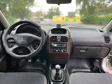 Унаа сатуу: Mitsubishi Carisma: 2001 г., 1.6 л, Кол менен иштөөчү, Бензин, Седан — 5