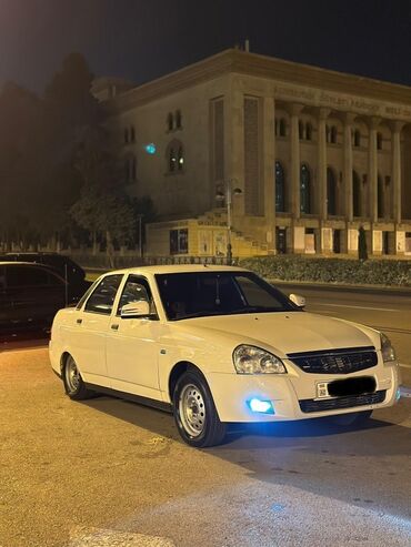 ваза напольная стеклянная высокая без узора: LADA Priora sedan – ağ rəng, 4 qapılı, arxa ötürücülü. Salam maşın