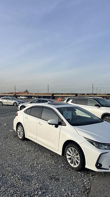 Toyota: Toyota Corolla: 2022 г., 1.8 л, Вариатор, Гибрид, Седан — 4