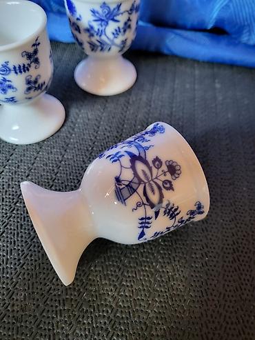 sobne lampe: Porcelanska nova,vintaz postolja za jaja. Postolja za jaja. Komada 6 — 9