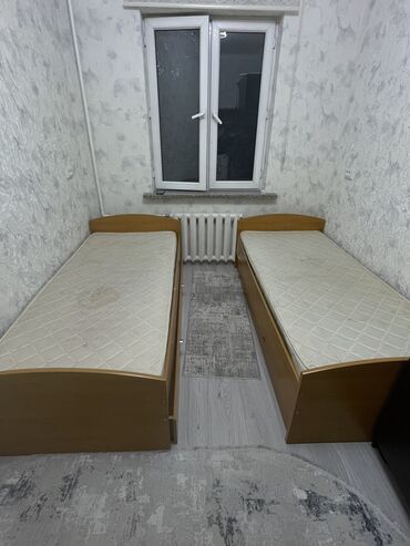 кресло кровати недорого: Продаю 2 кровати по хорошей цене !!! Цена за двоих. 4500 !! Торг есть