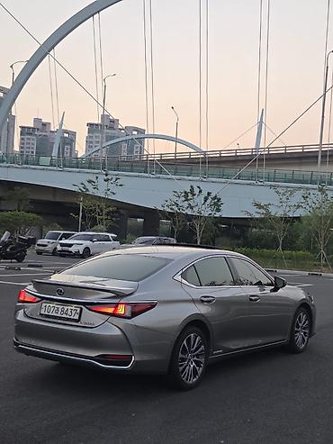 Другие детали салона: Lexus — центральная консоль и интерьер с премиальным функционалом — 20