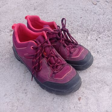 обувь зима: Детская обувь от фирмы "GUECHUA" Размер 37.5, водонепроницаемые, для