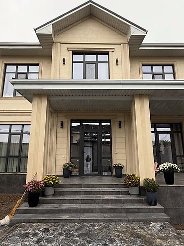 Продажа коттеджей и домов: Продается шикарный особняк в престижном районе Киргизия-1! Всего 300 — 1