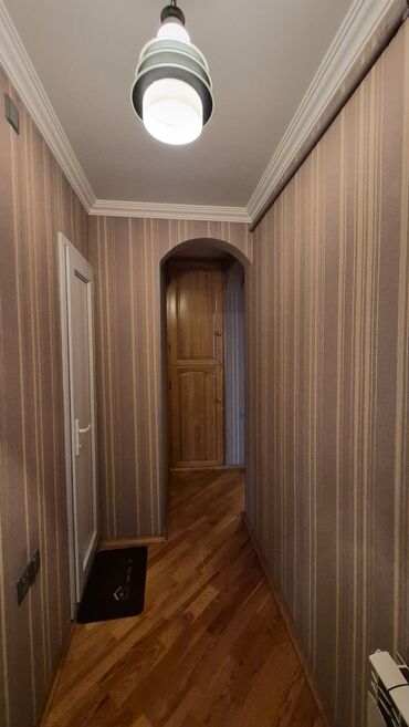 Uzunmüddətli kirayə mənzillər: 3 otaqlı, işıqlı və geniş mənzil. Xüsusiyyətlər: - Zövqlü qonaq — 13