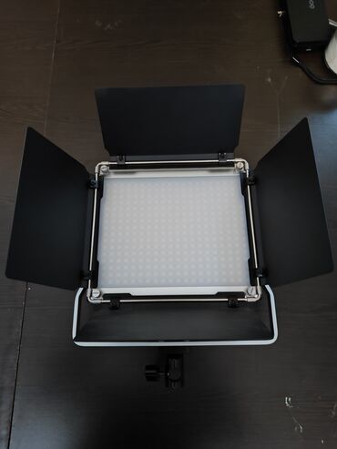 canon 6d mark ii: Neewer 660 PRO RGB led və əlavə tripod Neewer qiymət sondur