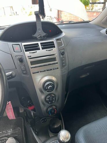 Toyota: Toyota Yaris: 1.3 l. | 2010 έ. Χάτσμπακ — 10