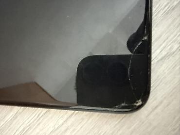 8 айфон: IPhone SE 2020, 64GB, 73% батарея. По фото видно компактный корпус с — 4